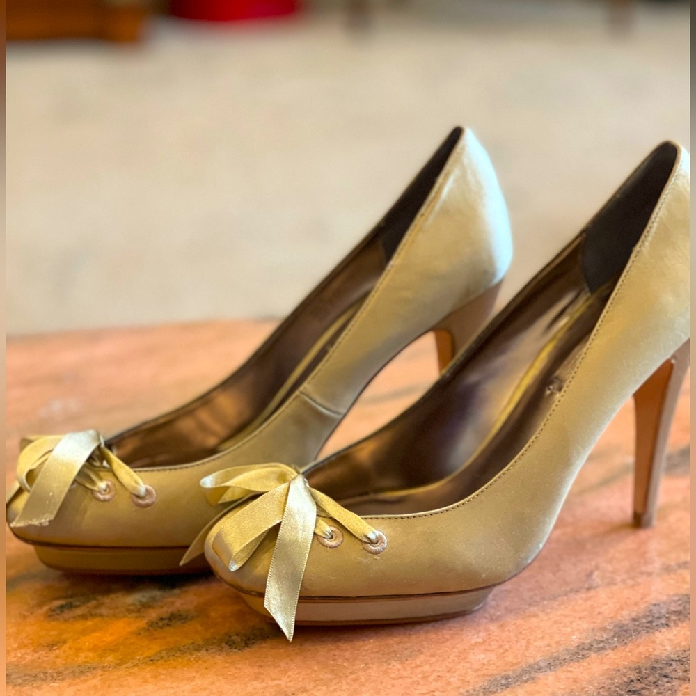 BCBGMAXAZRIA Champagne Satin Platform Heels w/ Toe Lace Up